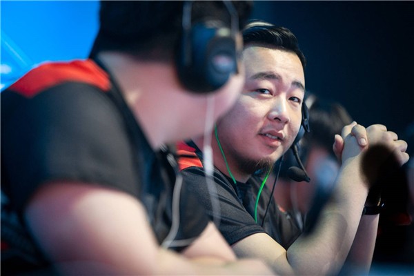 爱游戏中国-塔图姆重返赛场，重返赛场首场状态出色，SKT观众沸腾！-爱游戏中国