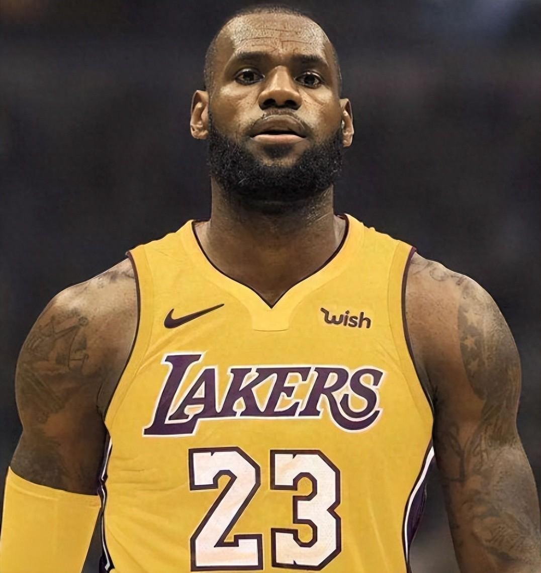 爱游戏娱乐-包含詹姆斯与50激战G2分钟，战术调整胜负难料！，C罗焦点对战赢得满堂喝彩的词条-爱游戏娱乐