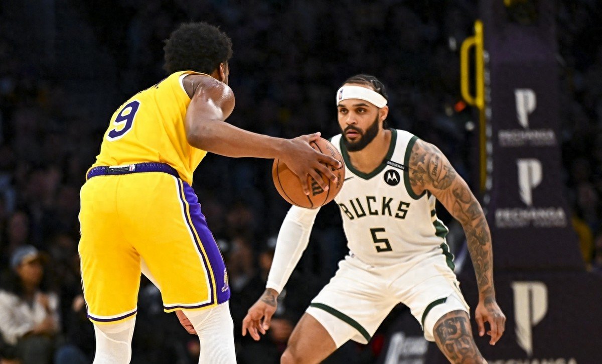 爱游戏-雄鹿带队取胜！，詹姆斯重要时刻出色发挥赛场气氛高涨的简单介绍-爱游戏