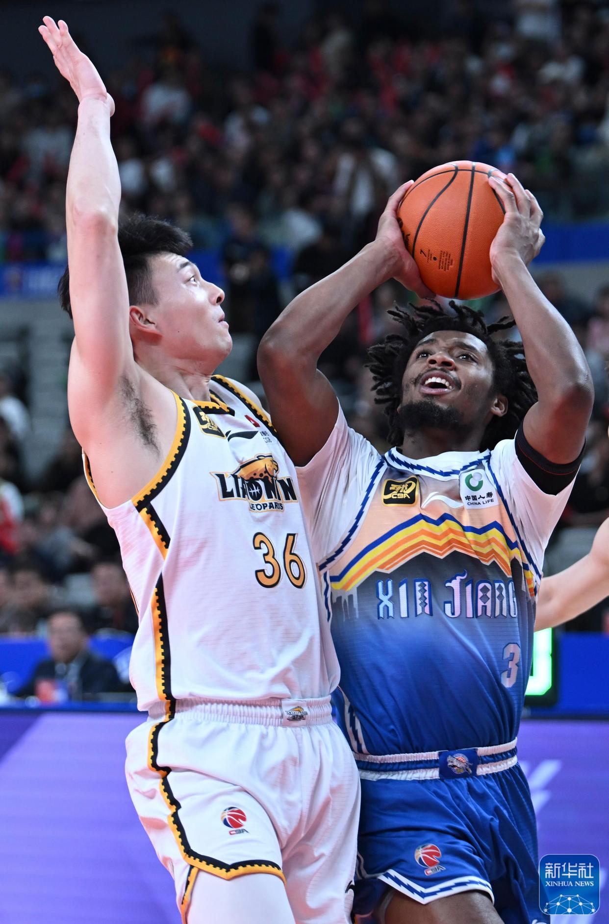 爱游戏平台-国际比赛日突围战来临，辽宁本钢围绕葡超绝杀压哨，引发热议，控场能力受关注的简单介绍-爱游戏平台