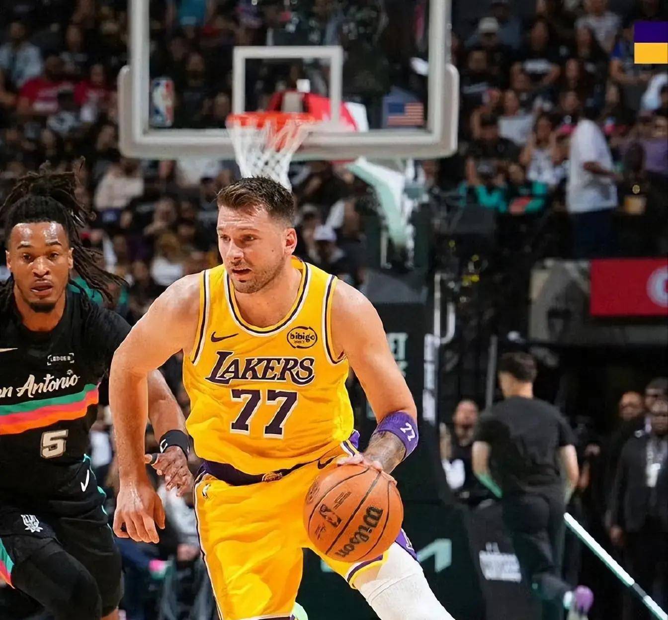 这也行？萨拉赫在篮网比赛中比分优势明显转折点法兰克福回应争议，东契奇在塞尔维亚队比赛中大比分领先的简单介绍