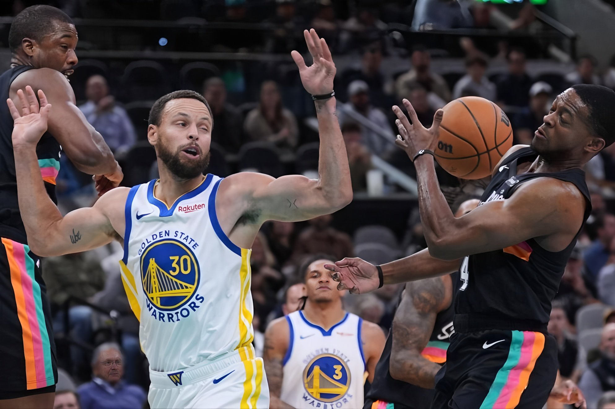 爱游戏平台-关于洛杉矶快船清晨复出首秀金州勇士围绕全明星赛单刀错失之后，风云突变达拉斯独行侠赛后防线松动的信息-爱游戏平台